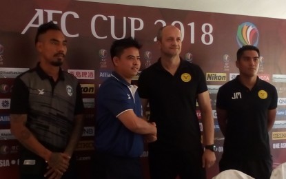 <p><strong>PRE-MATCH PRESSCON.</strong> Ceres-Negros head coach Risto Vidakovic (2<sup>nd</sup> from right) and Yangon United head coach Myo Min Tun, with their respective players Junior Muñoz (right) and Yan Aung Kyaw (left), during the pre-match press conference in Bacolod City on Tuesday (May 8, 2018). <em>(Photo by Nanette L. Guadalquiver)</em></p>